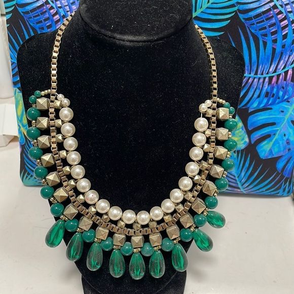 Jewelry - ANTIQUE VINTAGE STATEMENT NECKLACE PEARL AND EMERALD GREEN WITH BOX CHAIN